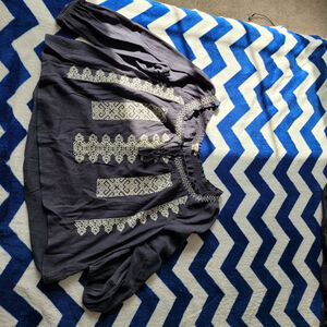 Women's American Eagle Gray Embroidered Blouse S